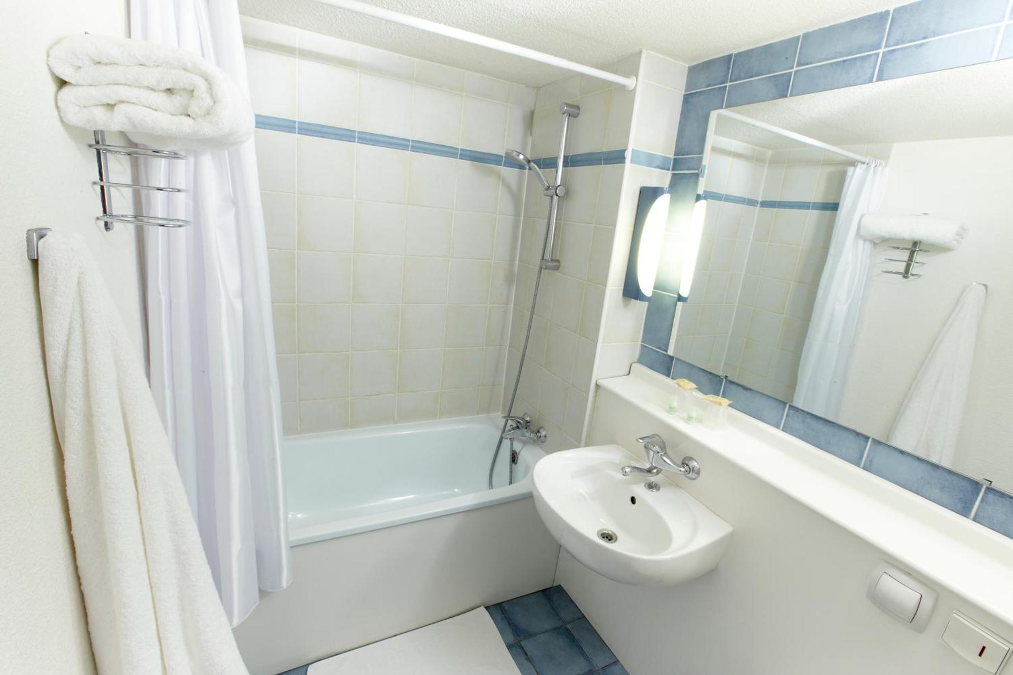 Campanile Marmande Hotel Room photo